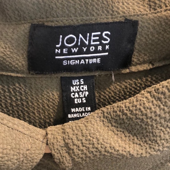 Button down top - Picture 3 of 4